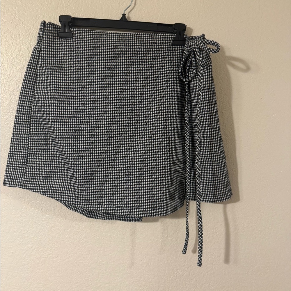 SHEIN Black and White checked Skort